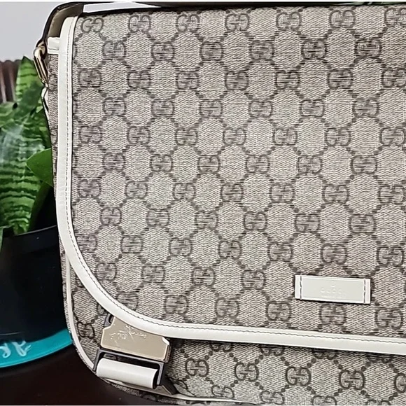 Gucci Plus Monogram Double Buckle Flap Messenger and laptop Bag. Top quality - Picture 3 of 15